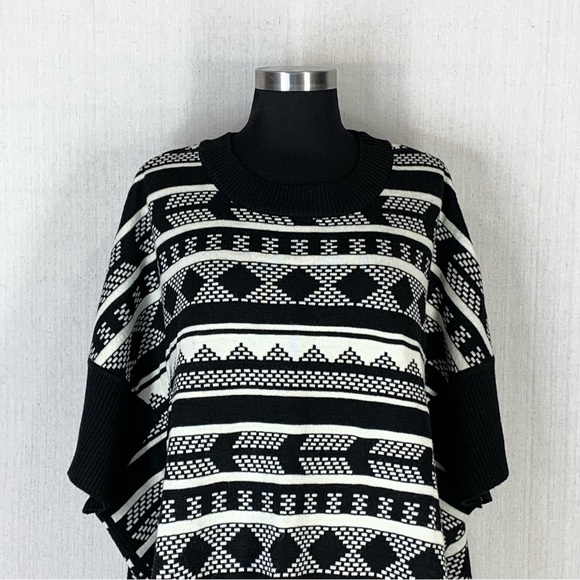 Jack by BB Dakota Cyndi Jacquard Oversized Modern Geometric Poncho - Size Med - Picture 5 of 15